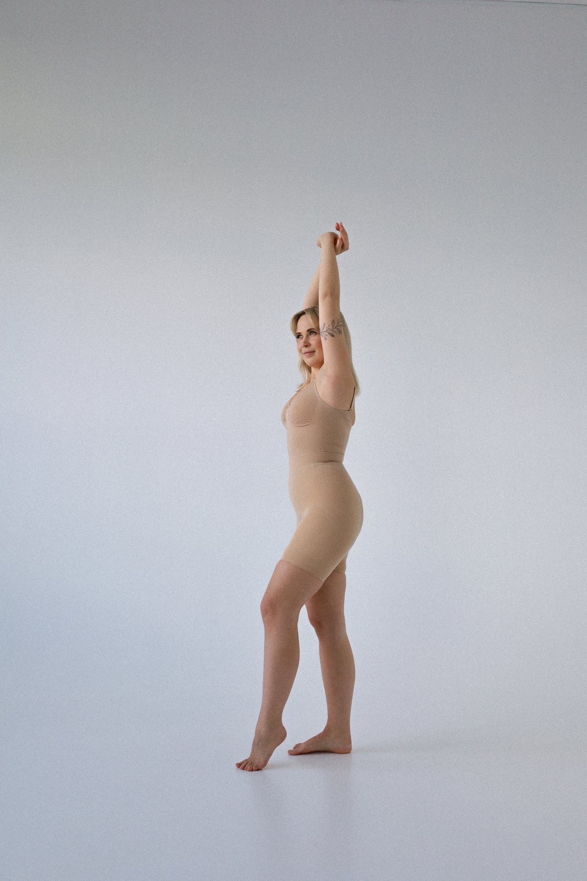 Kombinezon Modelujący Short Beige